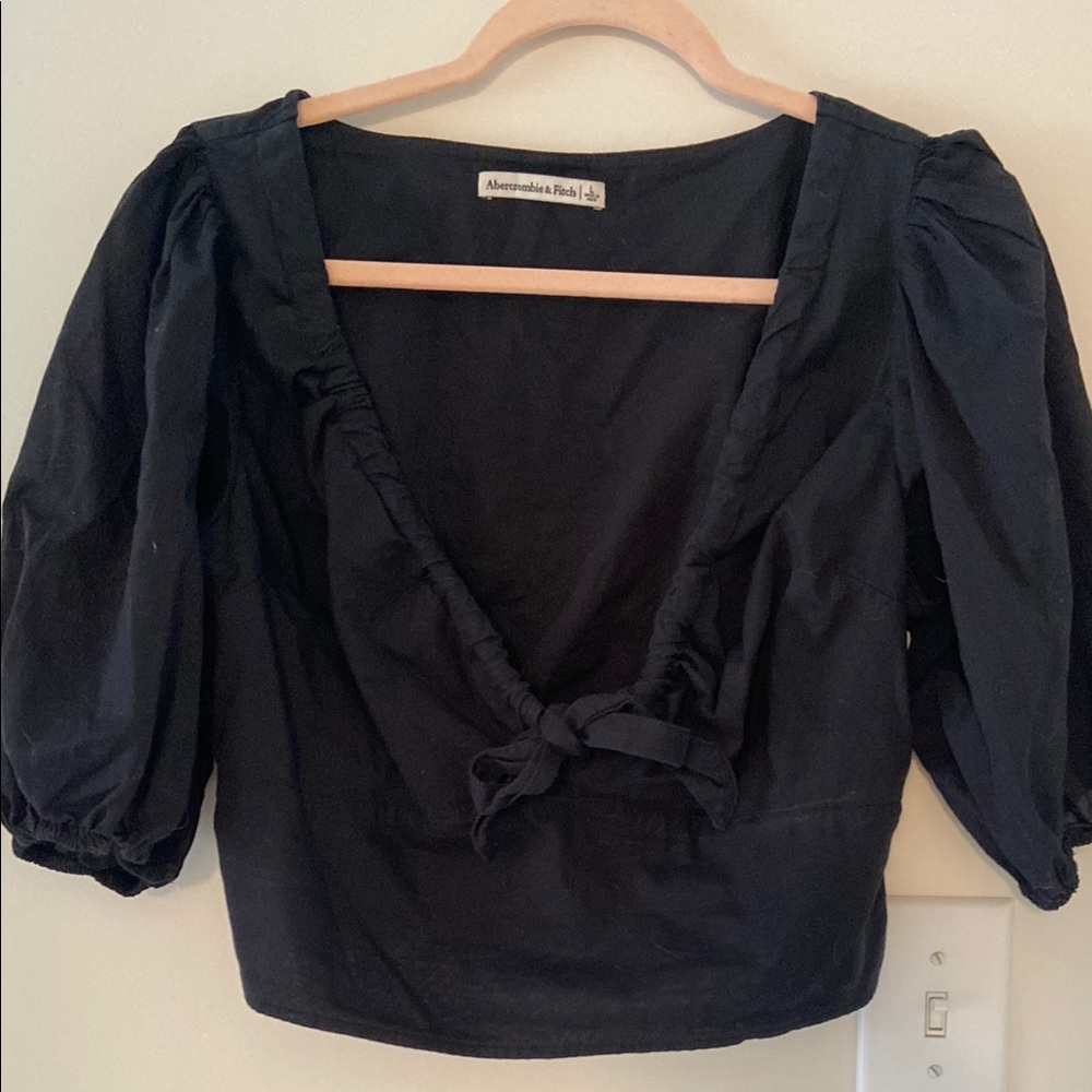 Cropped black puff sleeve top